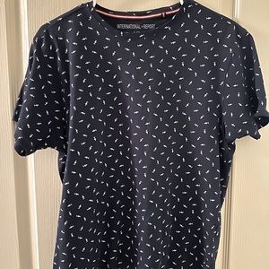 Men’s Shirt, Size Small